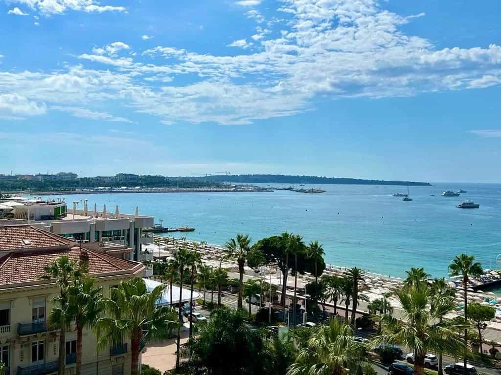 Condominio nel Cannes, Alpes-Maritimes 12051844