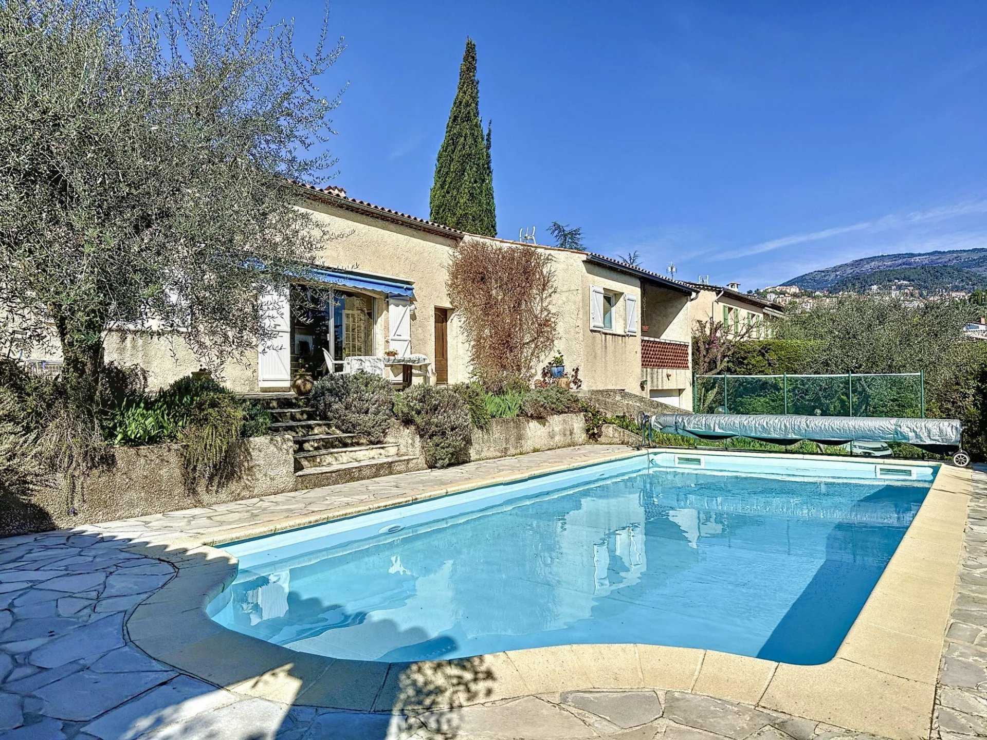 Talo sisään Grasse, Provence-Alpes-Cote d'Azur 12051857