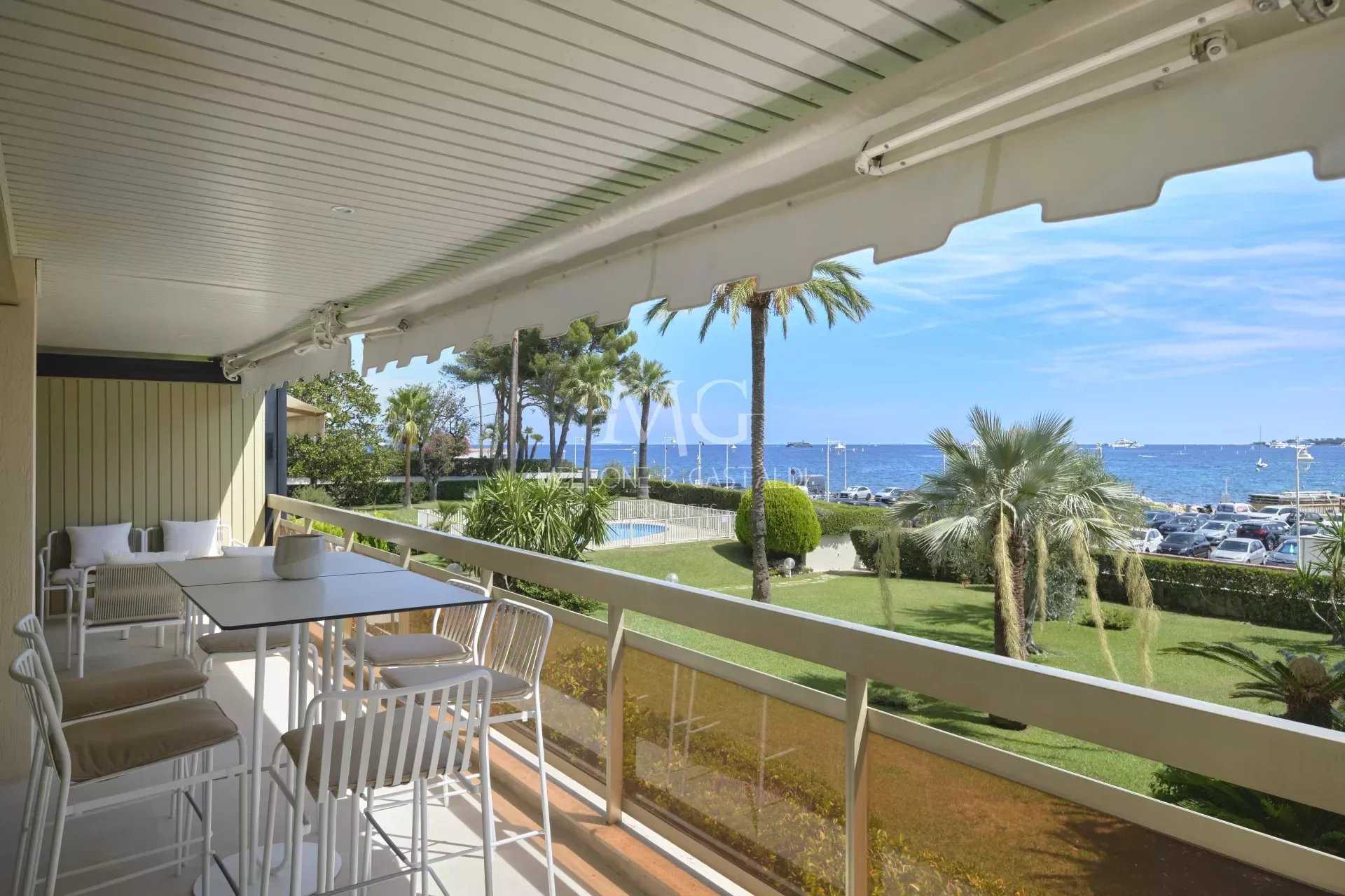 Condominium in Cannes, Provence-Alpes-Côte d'Azur 12051858