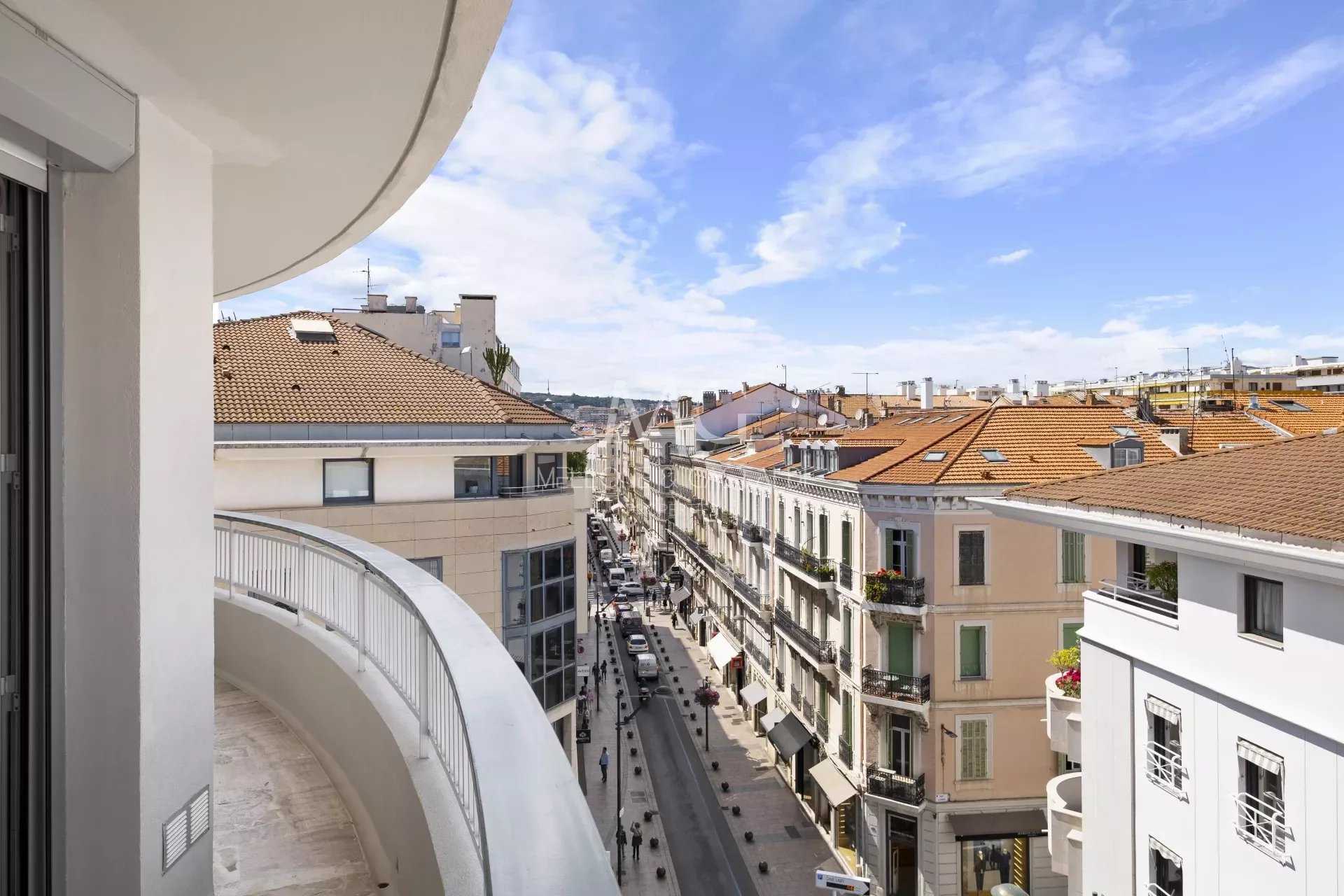 公寓 在 Cannes, Alpes-Maritimes 12051859