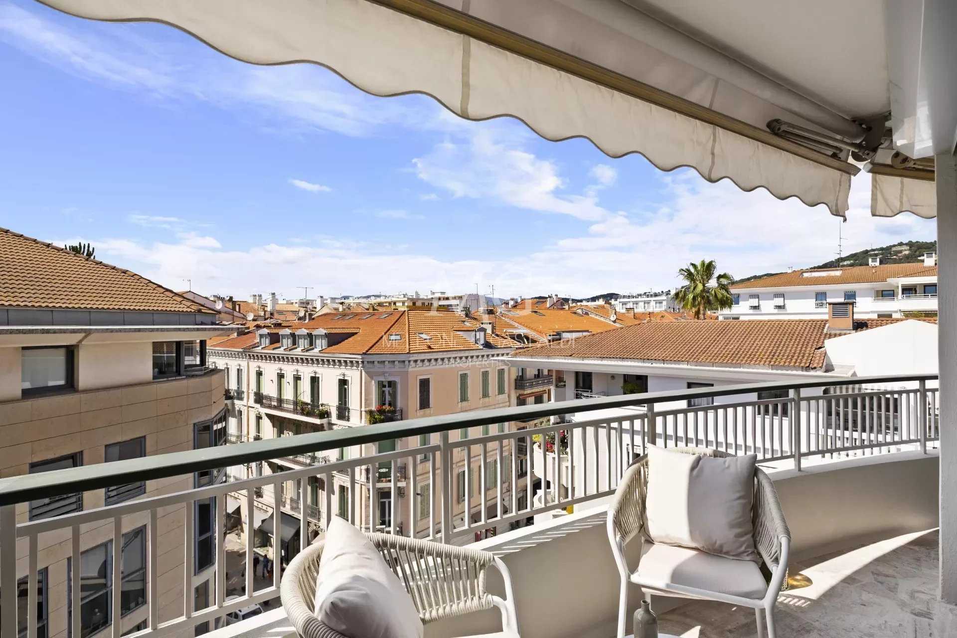 公寓 在 Cannes, Alpes-Maritimes 12051859