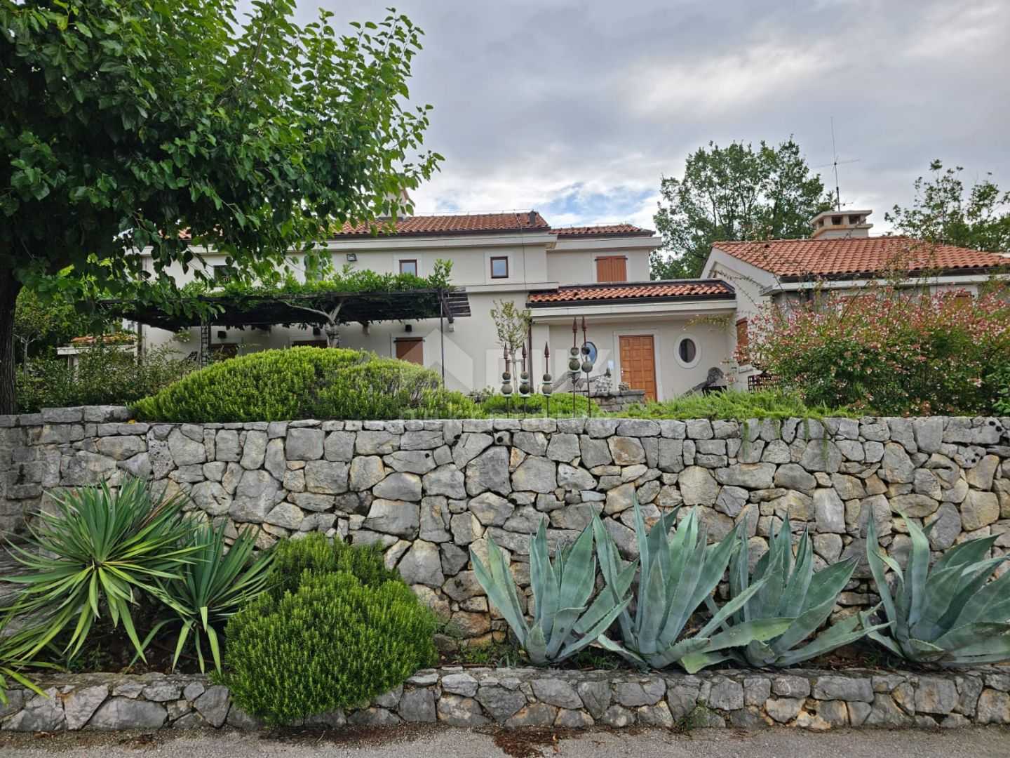 房子 在 Malinska, Primorsko-Goranska Zupanija 12052965