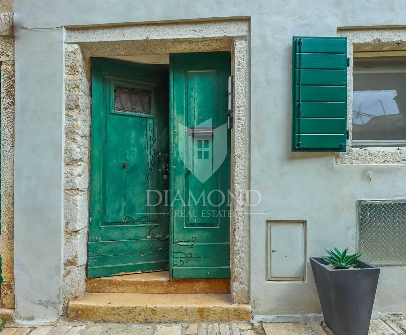 Condominium in Rovinj, Istria County 12053028
