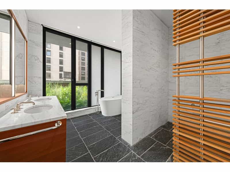 Condominium in New York, New York 12053880