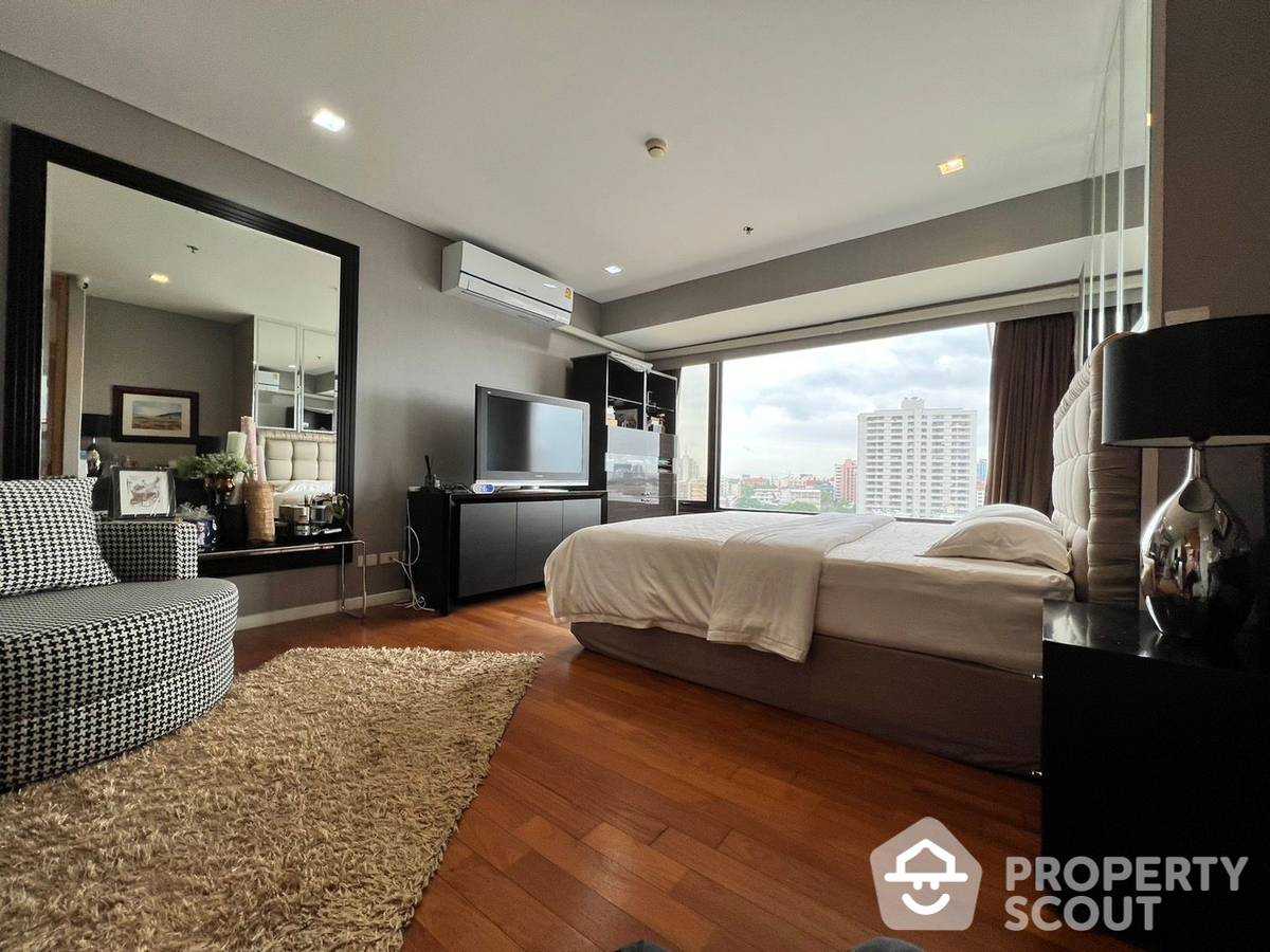 Condominium in Ban Bang Krabueang, Samut Prakan 12054056