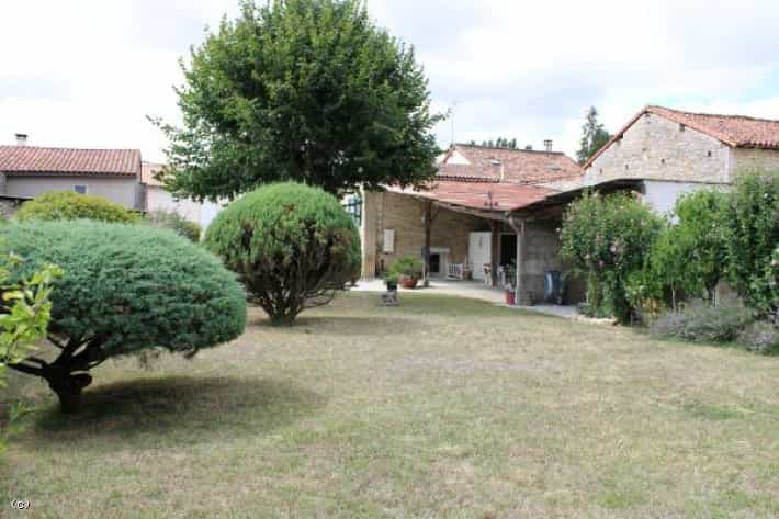 Rumah di Verteuil-sur-Charente, Nouvelle-Aquitaine 12055023