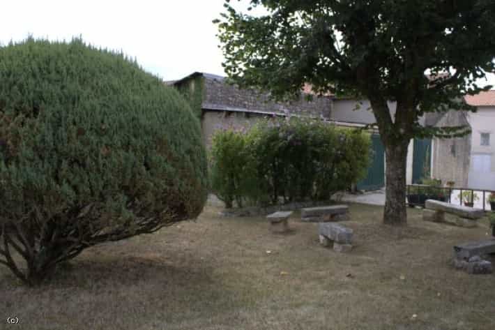 Talo sisään Verteuil-sur-Charente, Nouvelle-Aquitaine 12055023