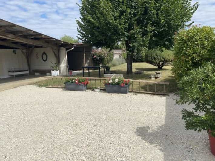 Talo sisään Verteuil-sur-Charente, Nouvelle-Aquitaine 12055023