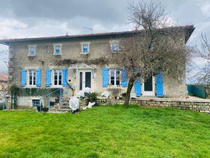 House in Champagne-Mouton, Nouvelle-Aquitaine 12055026