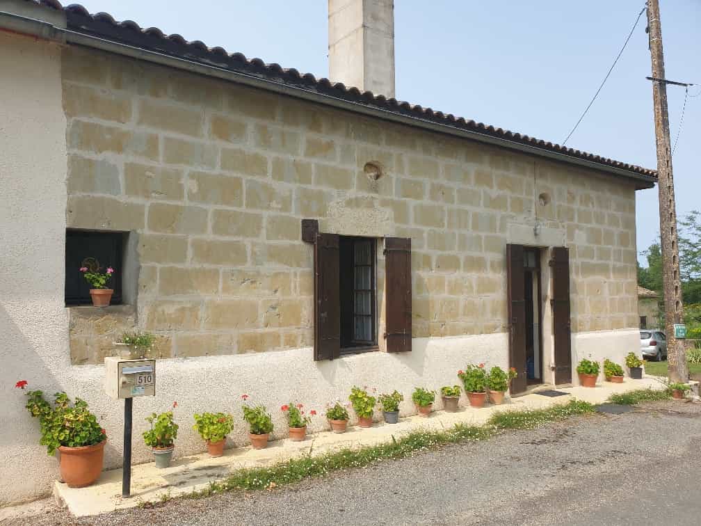 Condominio en Montignac-Toupinerie, Nueva Aquitania 12055229