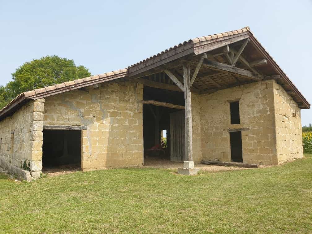 عمارات في Montignac-Toupinerie, Nouvelle-Aquitaine 12055229