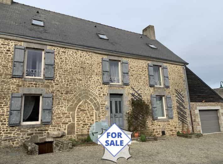 House in Ambrieres-les-Vallees, Pays de la Loire 12055304