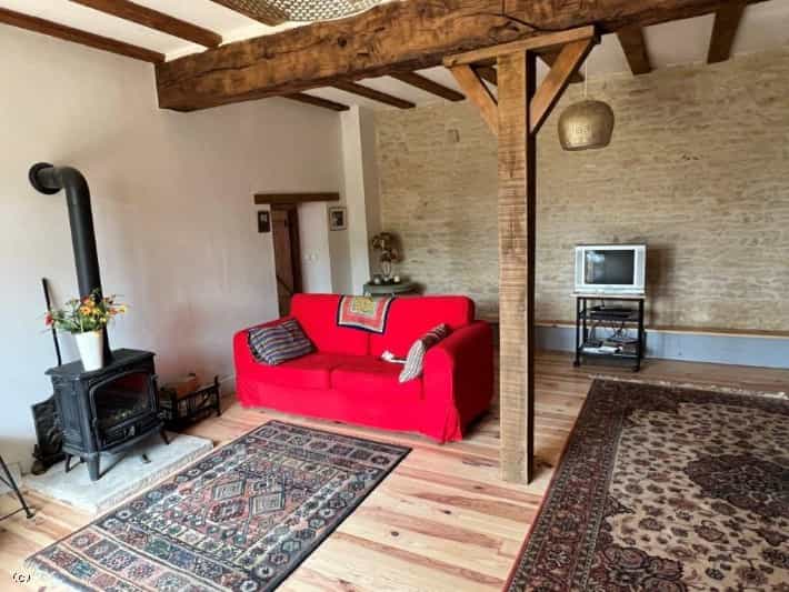House in Benest, Nouvelle-Aquitaine 12055514