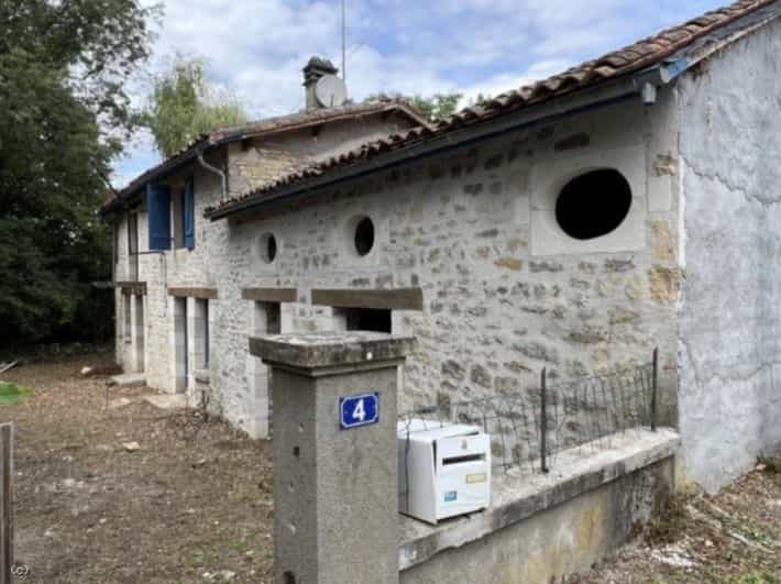 بيت في Barro, Nouvelle-Aquitaine 12055546