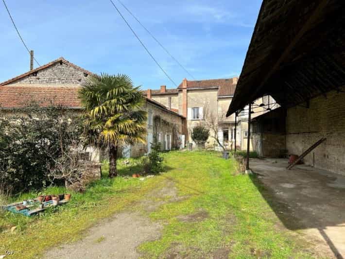 मकान में Lizant, Nouvelle-Aquitaine 12055584