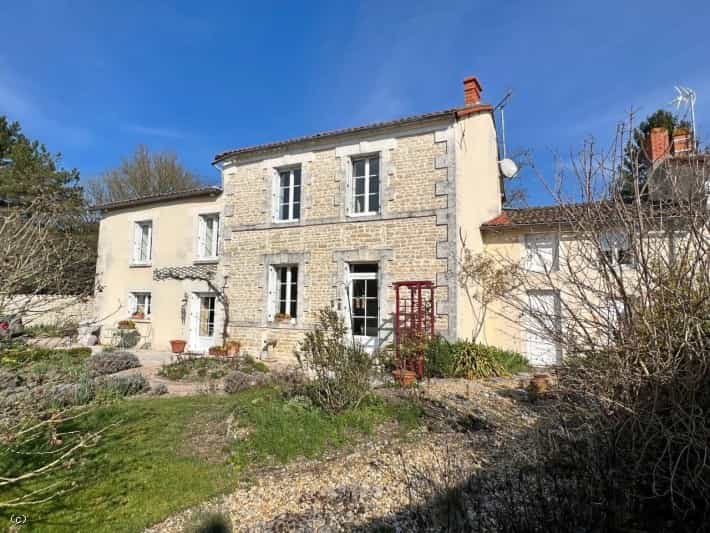 House in Villefagnan, Nouvelle-Aquitaine 12055757