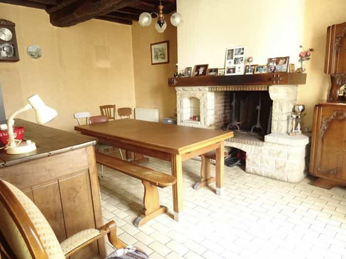 Dom w Le Mesnil-Gilbert, Normandia 12055761