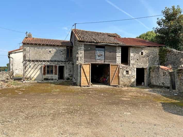 Casa nel Saint-Macoux, Nouvelle-Aquitaine 12055828