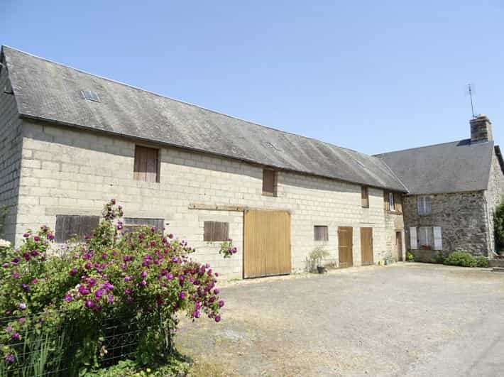 жилой дом в Saint-Georges-de-Rouelley, Normandie 12055910