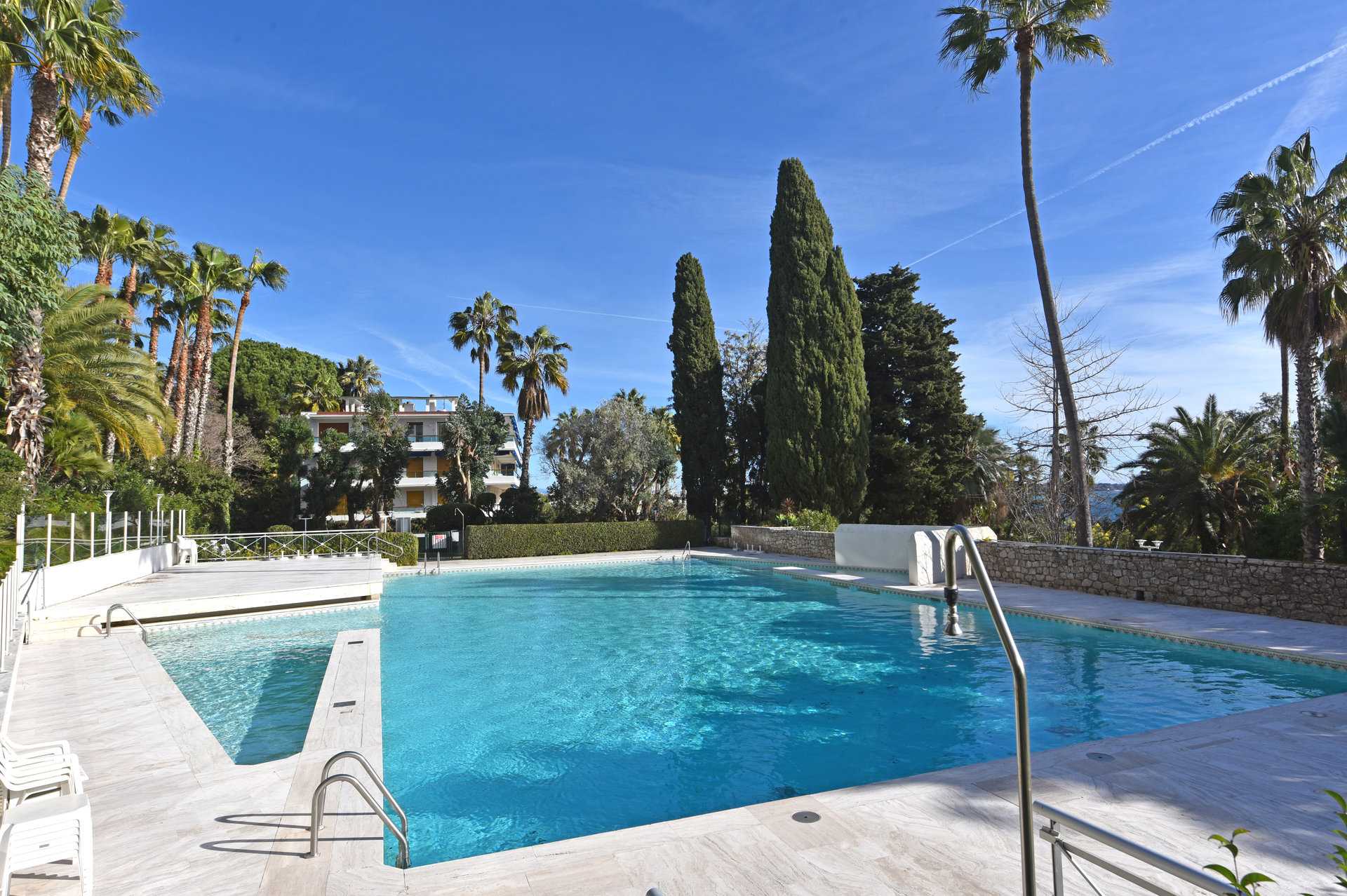 公寓 在 Cannes, Provence-Alpes-Côte d'Azur 12056312