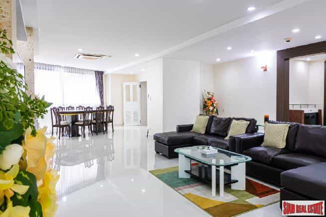 Condominium in Watthana, Krung Thep Maha Nakhon 12056358