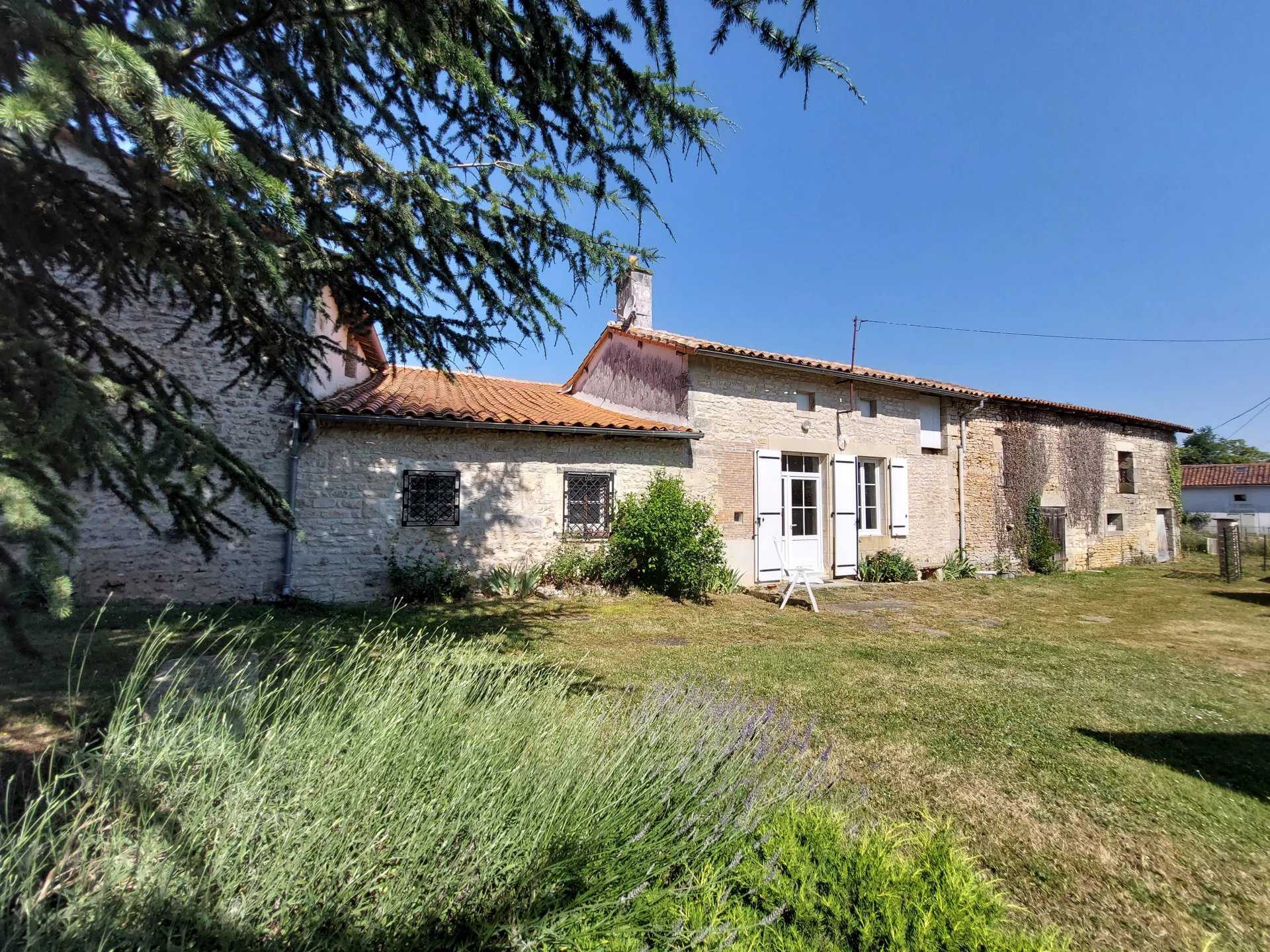 Dom w Ruffec, Nouvelle-Aquitaine 12056401