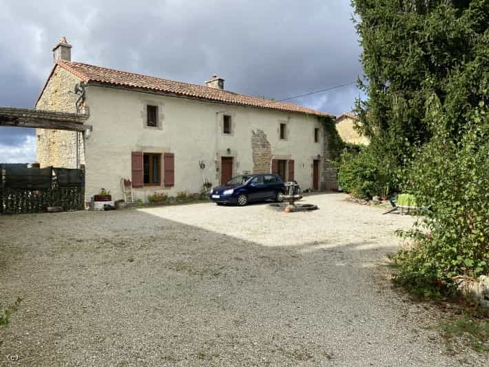 Casa nel Villefagnan, Nouvelle-Aquitaine 12056615