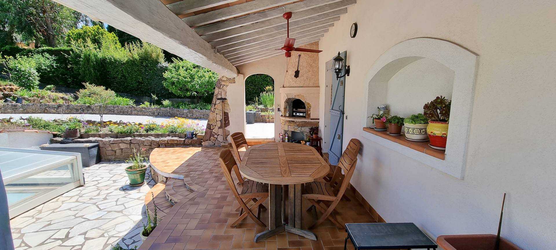 σπίτι σε Roquebrune-sur-Argens, Provence-Alpes-Côte d'Azur 12056664