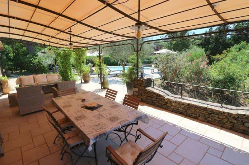 casa no Roquebrune-sur-Argens, Provence-Alpes-Côte d'Azur 12056679