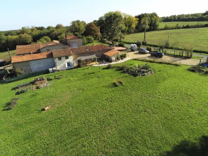 House in Champagne-Mouton, Nouvelle-Aquitaine 12056898
