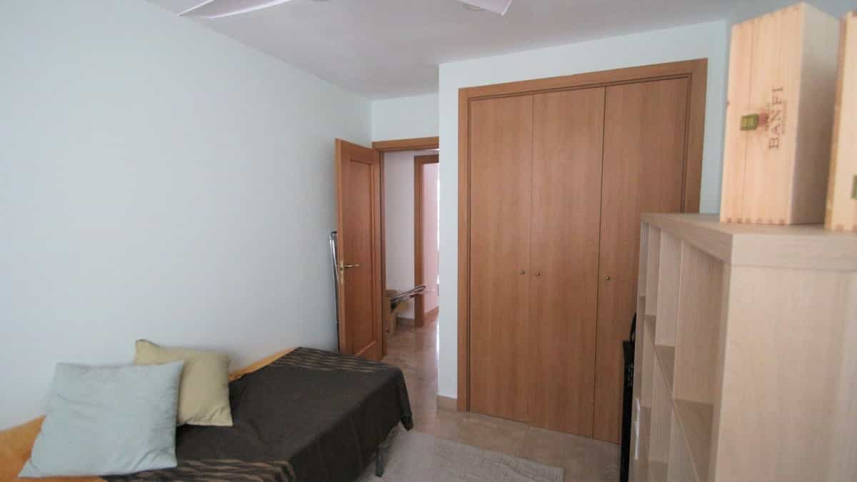 公寓 在 Puerto de la Duquesa, Andalusia 12057383