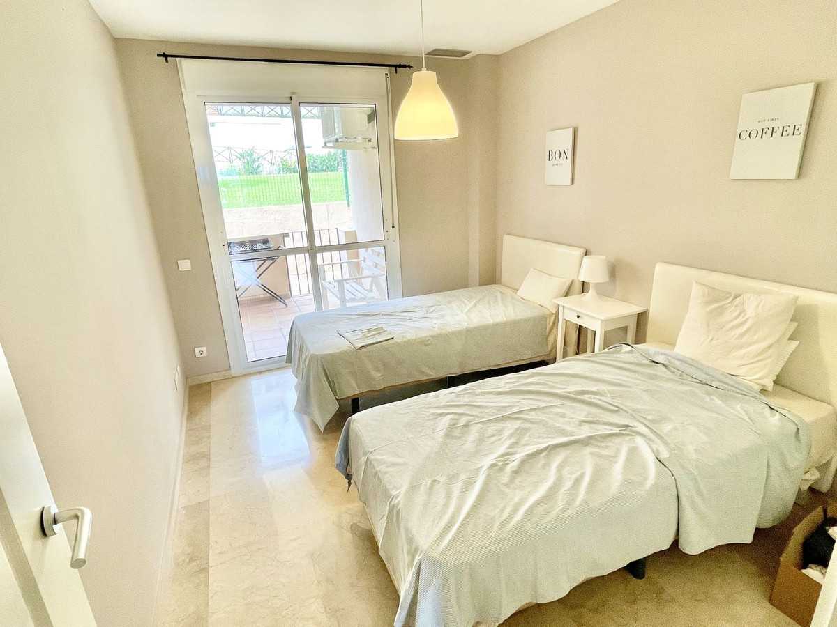 Condominium in Puerto de la Duquesa, Andalusia 12057428