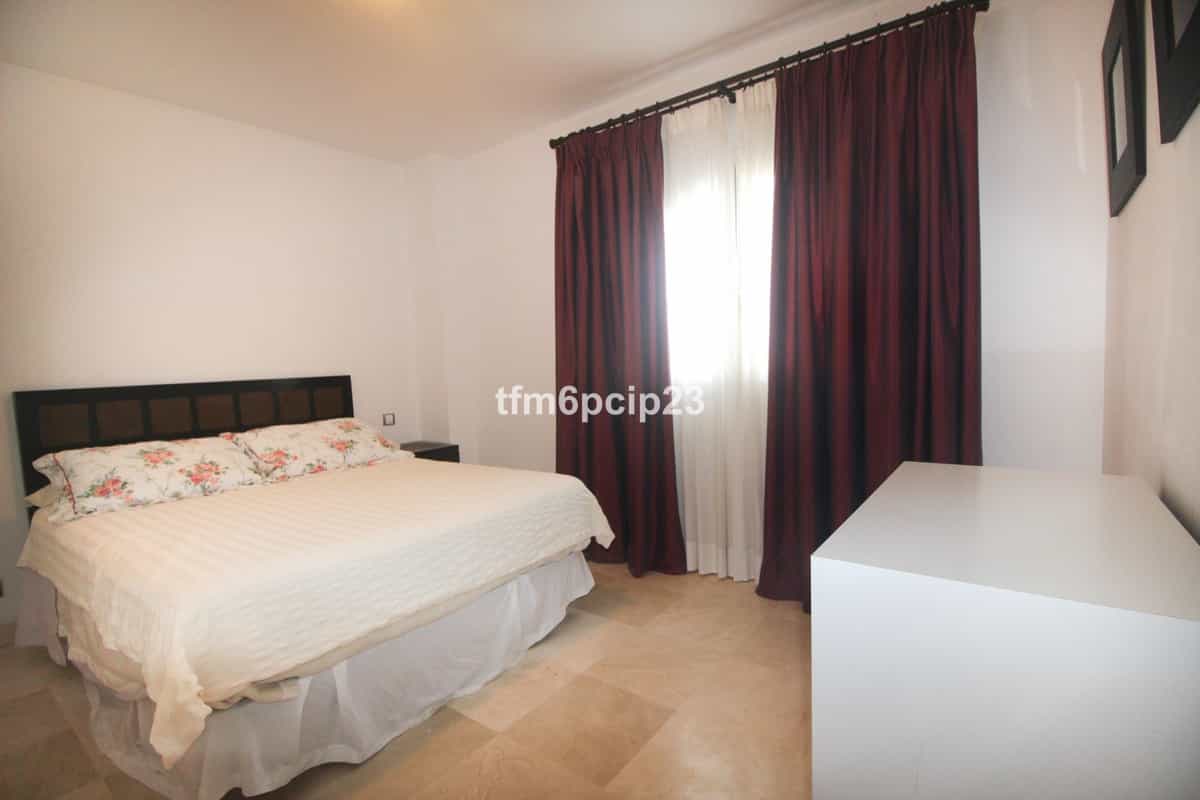 公寓 在 San Luis de Sabinillas, Andalusia 12057810