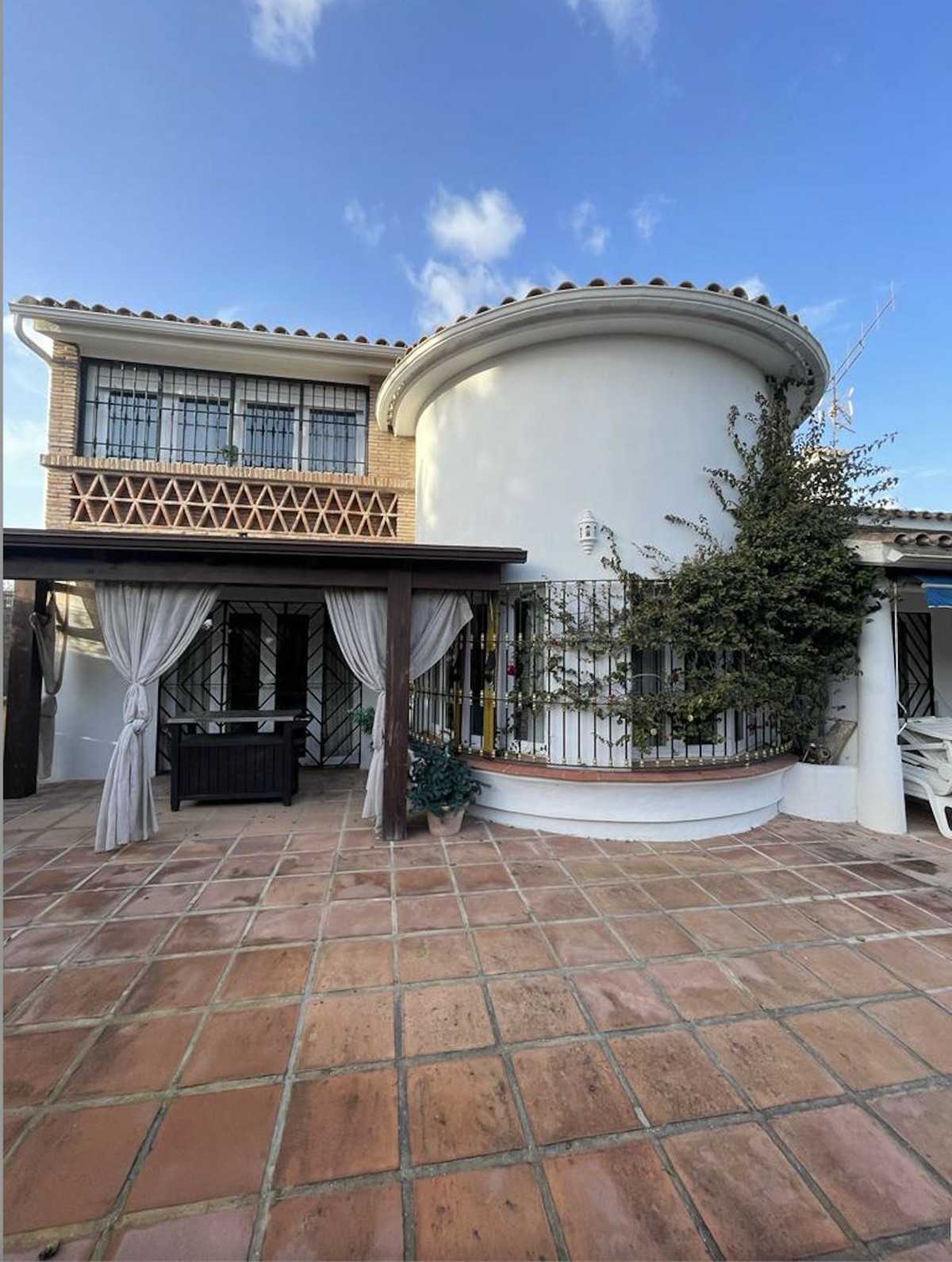 House in Estepona, Andalusia 12058021