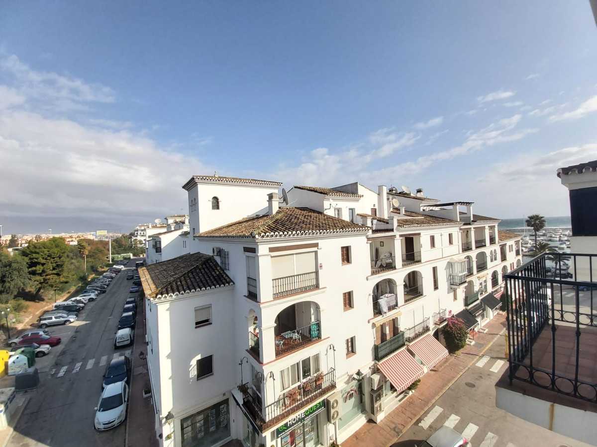 Condominium in Castillo de Sabinillas, Andalusia 12058226