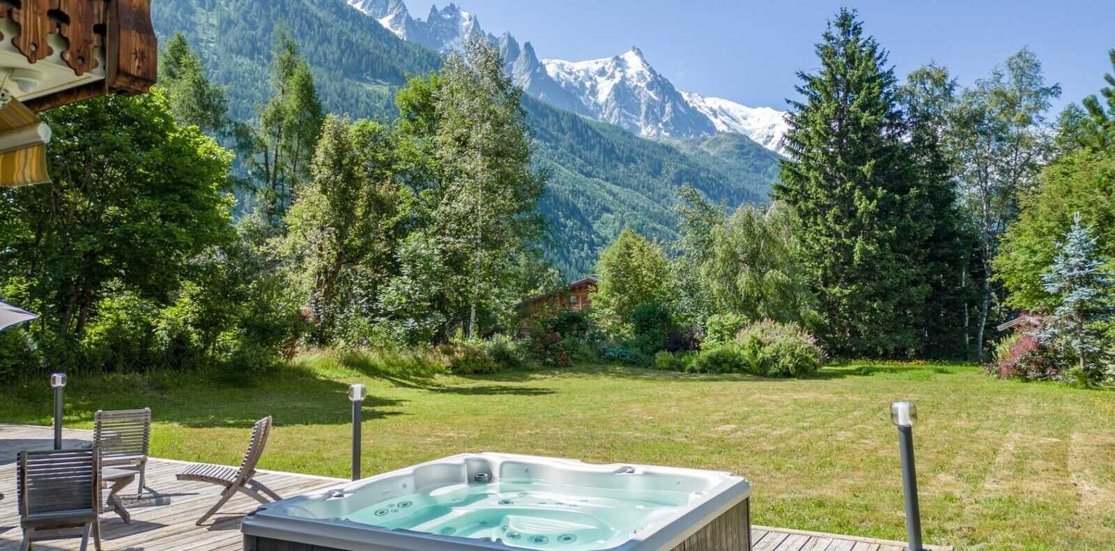 House in Chamonix-Mont-Blanc, Auvergne-Rhone-Alpes 12059819