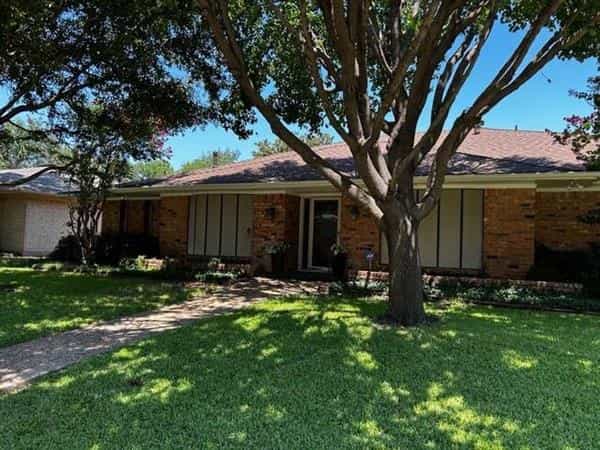 House in Irving, Texas 12059865
