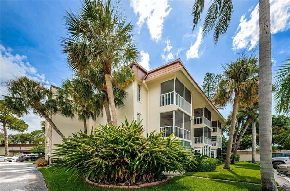 Condominium in Golfhaven, Florida 12059934