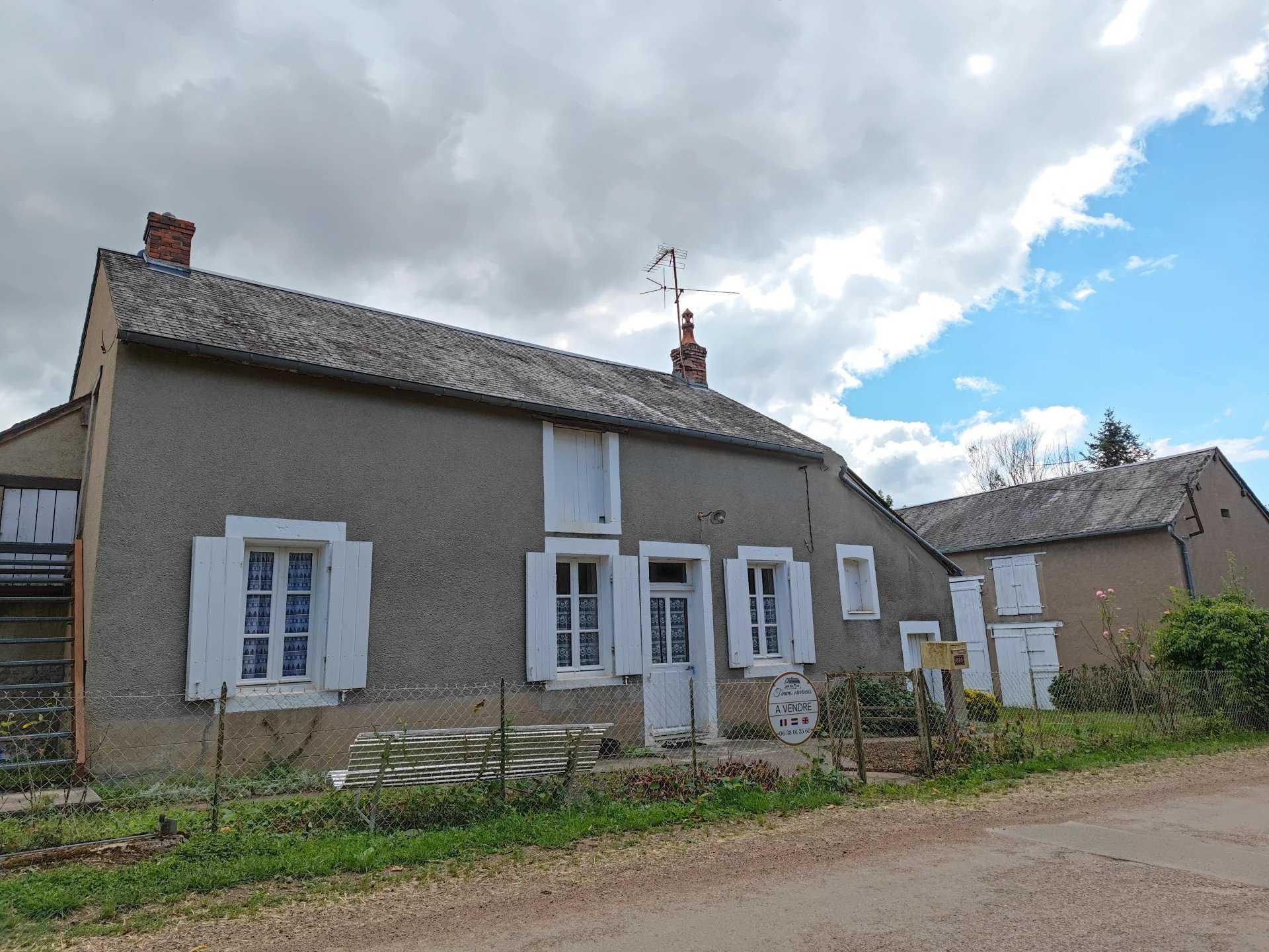 House in Tamnay-en-Bazois, Bourgogne-Franche-Comte 12060028