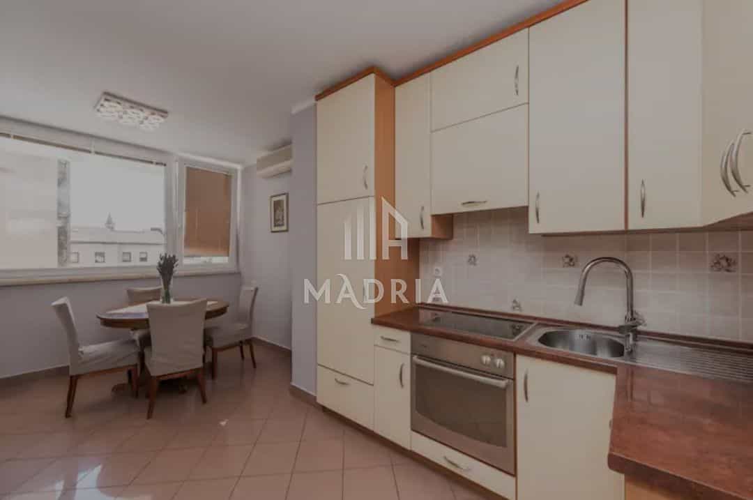 公寓 在 , Zadarska županija 12060319