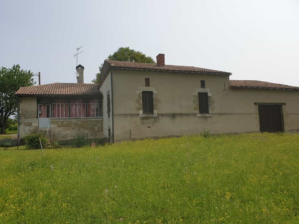 عمارات في Montignac-Toupinerie, Nouvelle-Aquitaine 12061694