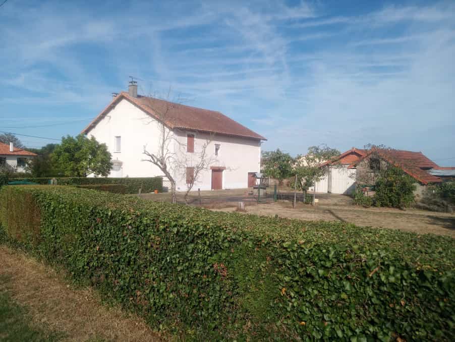 Haus im Chasseneuil-sur-Bonnieure, Neu-Aquitanien 12061703