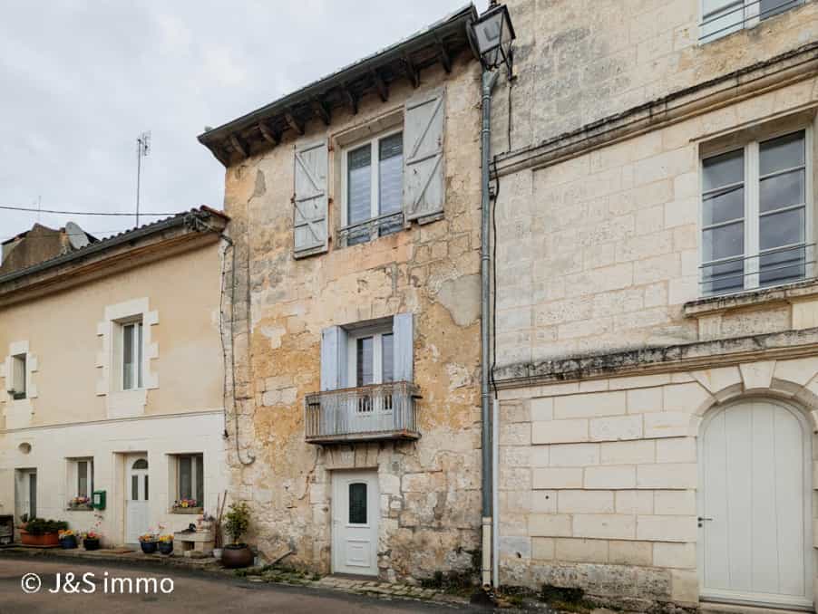 House in La Rochebeaucourt, Nouvelle-Aquitaine 12061708