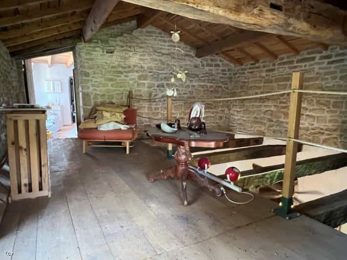 жилой дом в Aigre, Nouvelle-Aquitaine 12061773