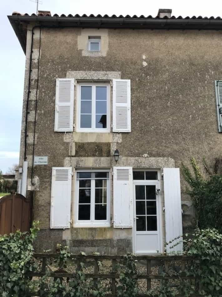 Huis in Civray, Nouvelle-Aquitaine 12061775