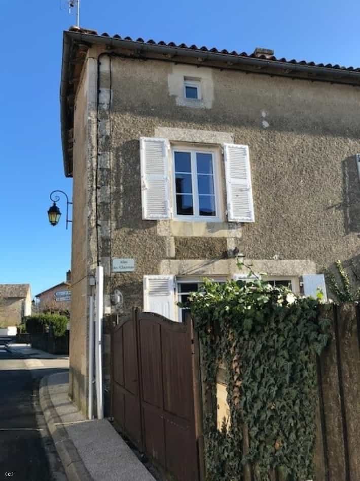 σπίτι σε Civray, Nouvelle-Aquitaine 12061775