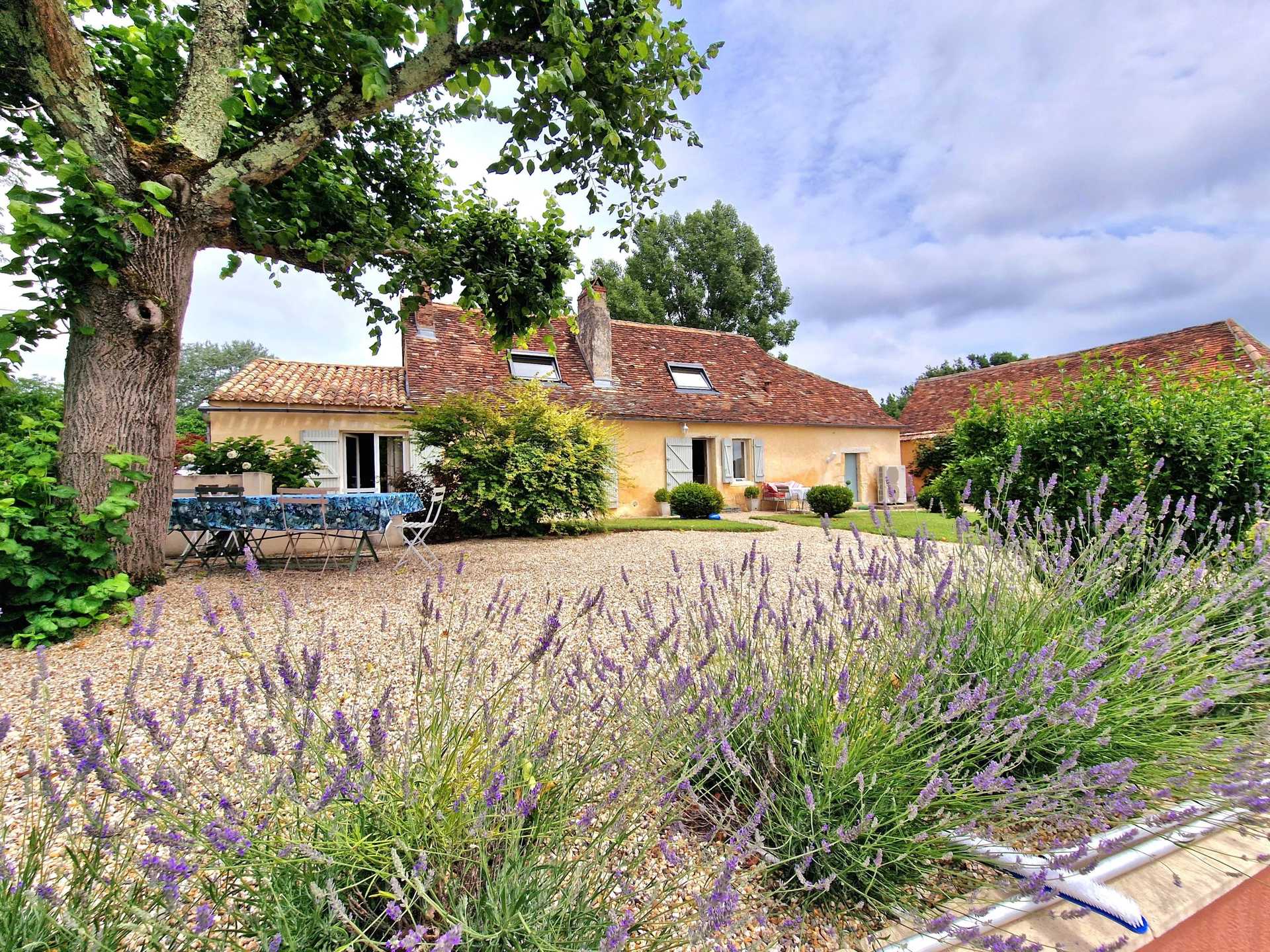 House in Mouleydier, Nouvelle-Aquitaine 12061794