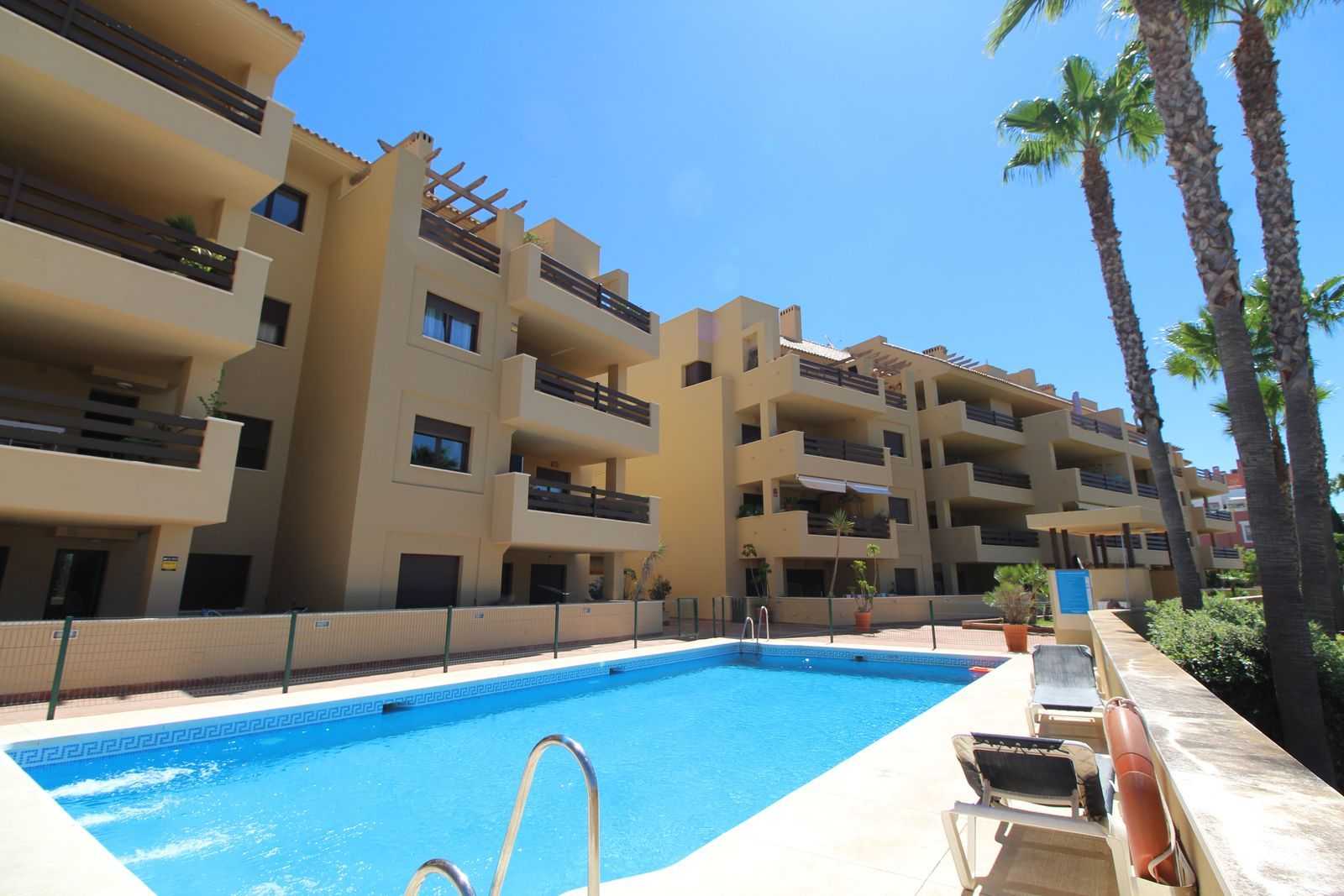 Condominium in San Roque, Andalusië 12063305