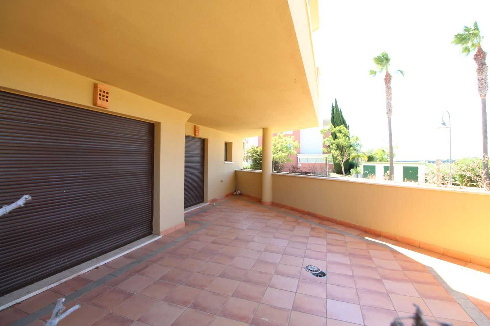 Condominium in San Roque, Andalusië 12063309