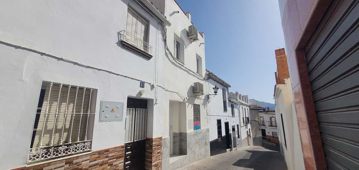 Condominium in Alhaurin el Grande, Andalusia 12063765